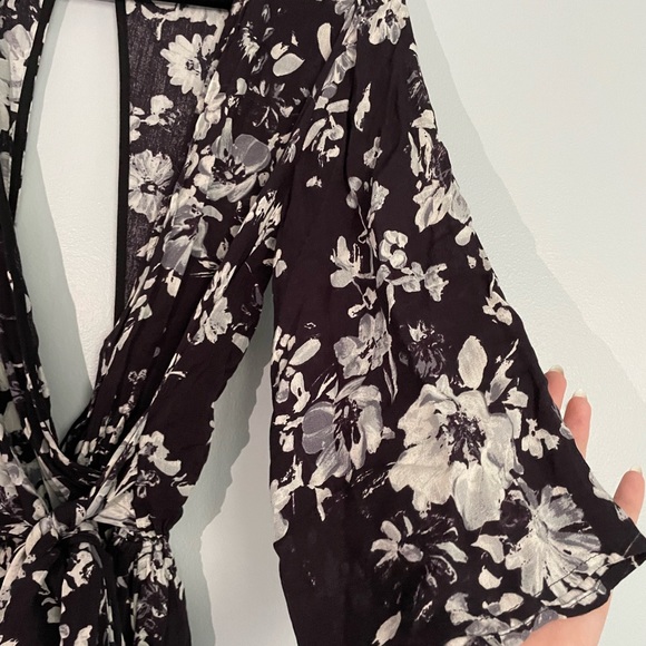 NWOT Shop M Boutique Romper - Picture 3 of 4